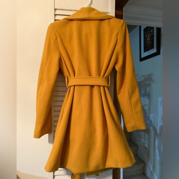Yellow trench coat. Perfect for Spring! 💐 - Picture 2 of 3